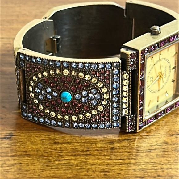 Jules Jurgensen Brass Tone Ladies Rhinestone Jeweled Bracelet Watch NEW BATTERY - Picture 4 of 17